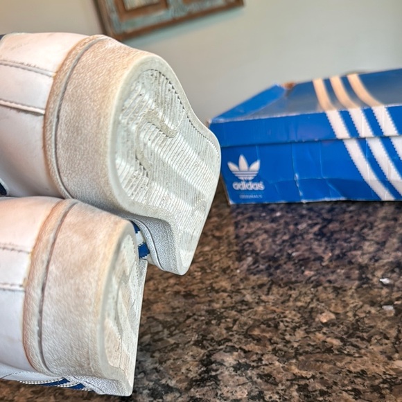 Adidas unisex superstar White and Blue Sneakers Classic Design M6.5 W 8 - Picture 8 of 11